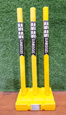 Stumps Plastic 3 Pcs Wt Plastic Base Stumps Plastic 3 Pcs Wt Plastic Base