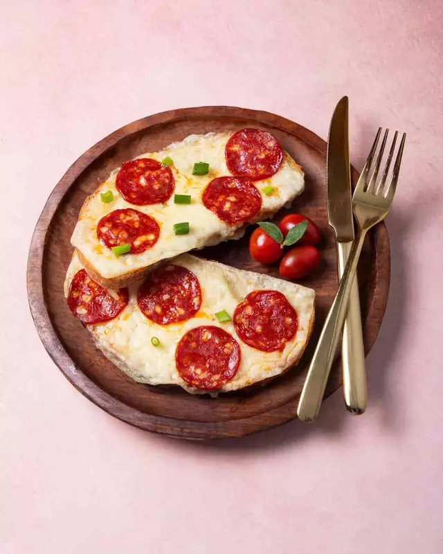 Pork Extra Cured & smoked Pepperoni (Premium) 500 Gms - Slice Of Pink