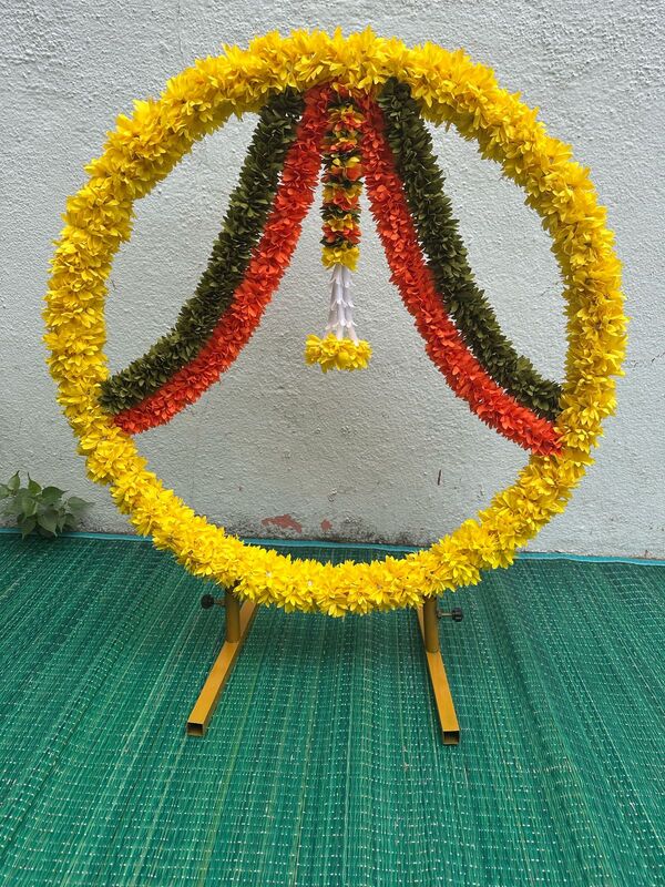 Round Frame with garlands
