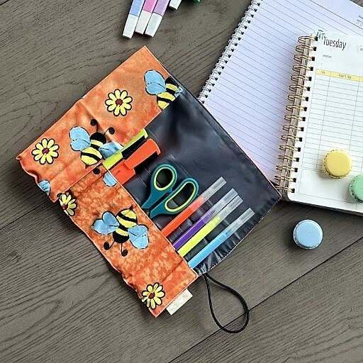 ROLL UP POUCH BEES