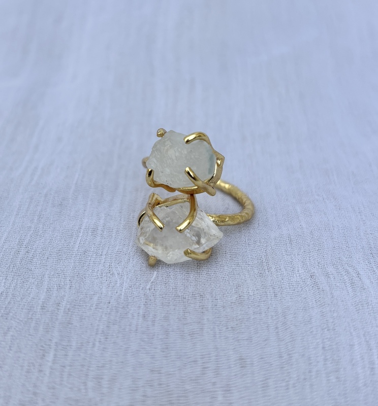 2 Rough Stone Hammered Wire Claw Type Ring