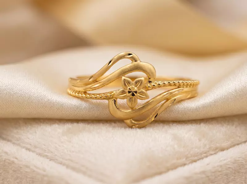 18 kt Gold Sculptural Floral Bypass Ring