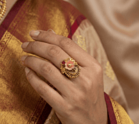 22 kt gold antique ring