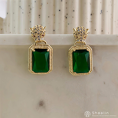 Mystic Lattice Emerald Studded Leopard Earring