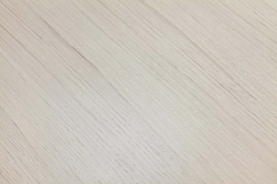 Vikinterio Dortu Round cocktail table with oak alpine top and metal base