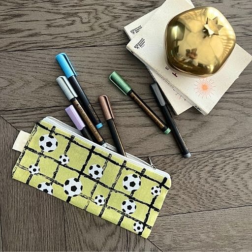 SLIM POUCH FOOTBALL