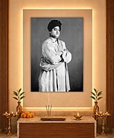 [PP] Swami Vivekananda - Colombo - January 1897 - seated - sideview