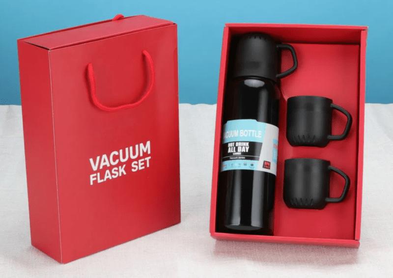 Vaccum flask with 2 cups