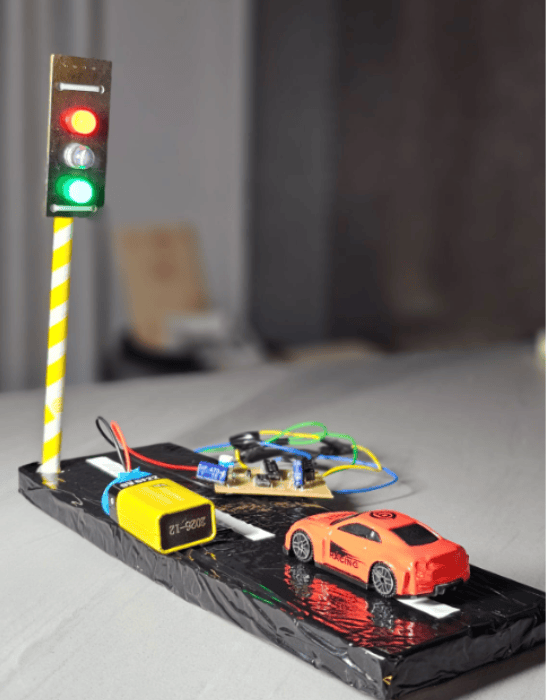 Automatic traffic light controller