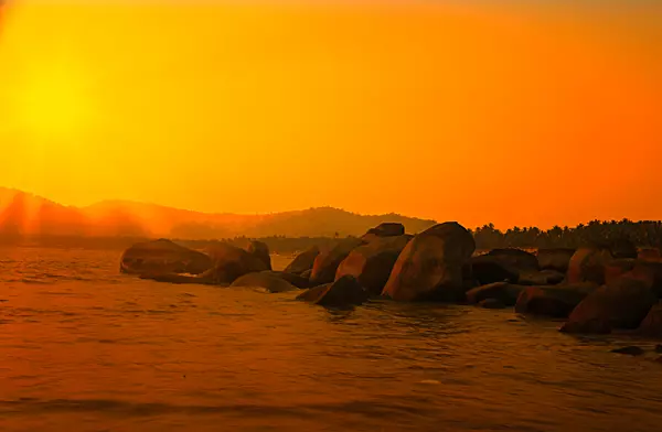 GOLDEN SILENCE