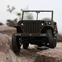 FMS Model 1:6 1941 MB Scaler RS Green side profile with side-mounted shovel and axe