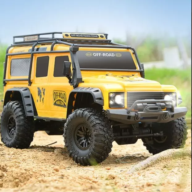 FMS Model 1:24 Land Rover Discovery Yellow FCX24M front three-quarter view
