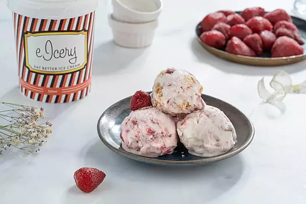 Strawberry Cheesecake 500 ml Tub