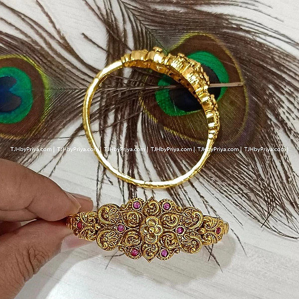 Traditional Nonidol Bracelet (TJH 358)
