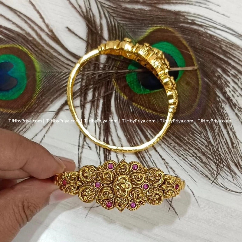 Traditional Nonidol Bracelet (TJH 358)