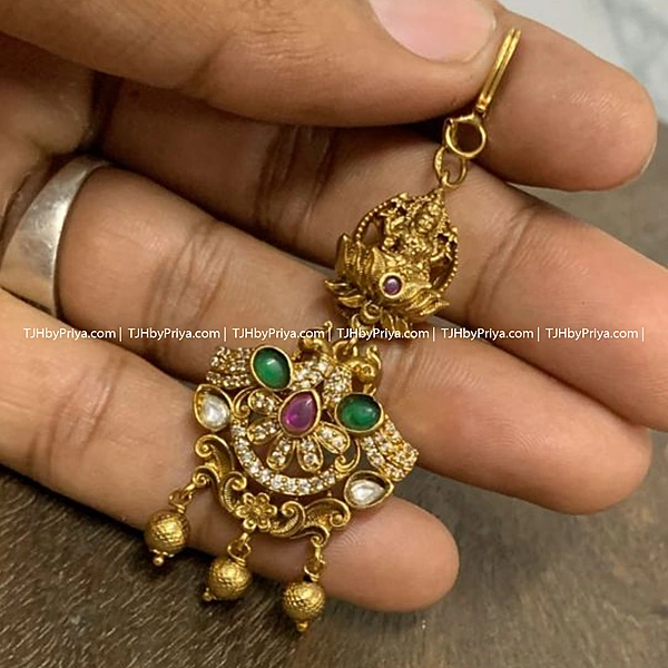 Traditional Pendant Type Tikka (TJH 403)