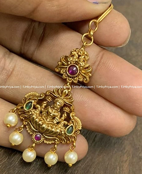Traditional Pendant Type Tikka (TJH 404)