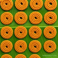 Top-view flat-lay of Kerala Chakli placed on a banana leaf – Worth2Deal.com