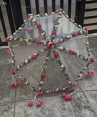 Umbrella with shuflower hangings