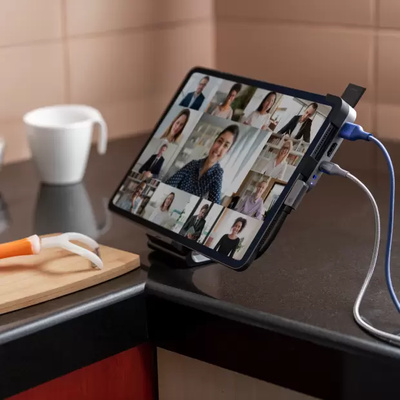 USB-C Dock for iPad Pro with HDMI / USB / SD & Micro SD slot / 3.5 Audio jack / USB-C PD charging upto 100W USB-C Dock for iPad Pro with HDMI / USB / SD & Micro SD slot / 3.5 Audio jack / USB-C PD charging upto 100W