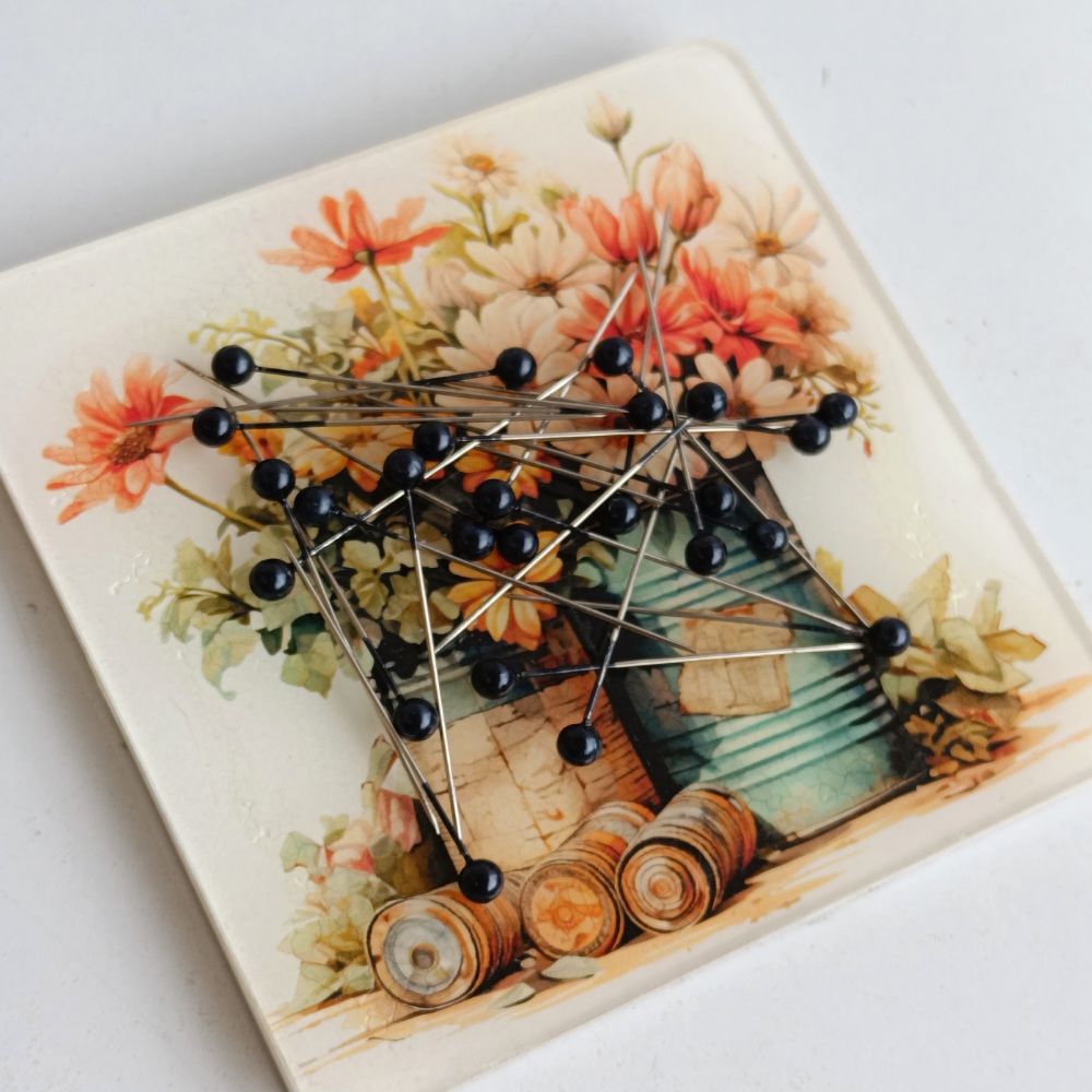 Vintage Floral Needle Minder Large
