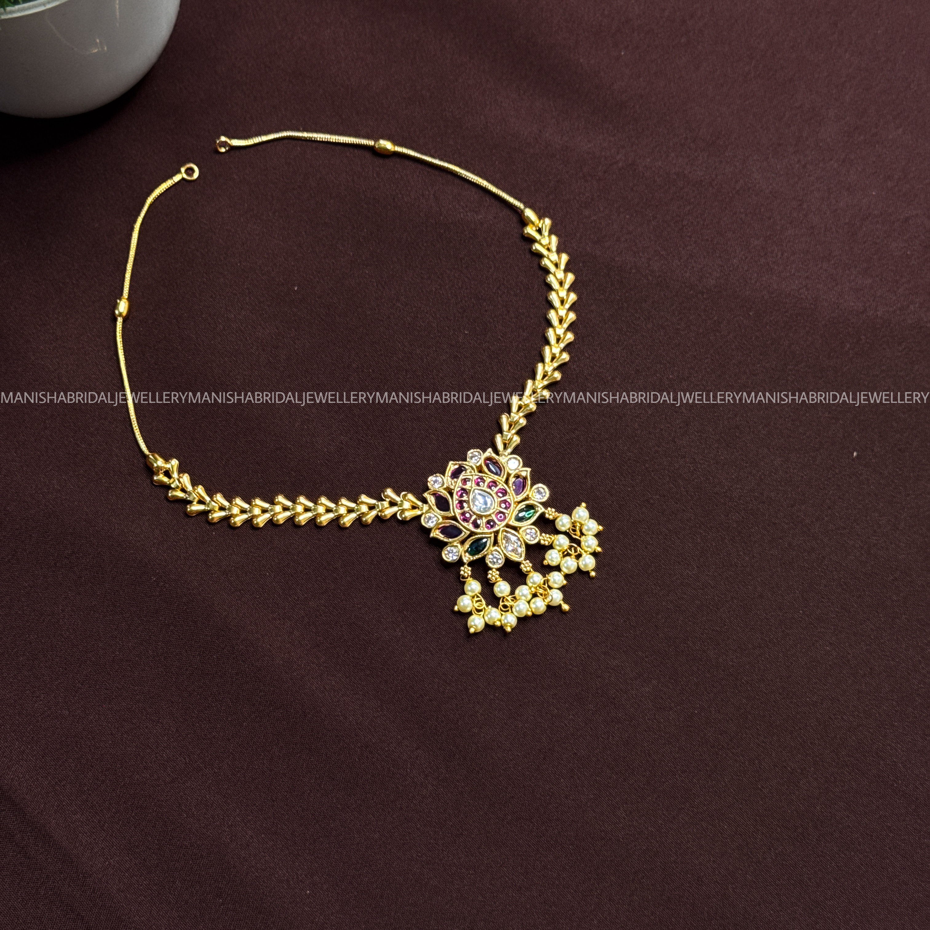 Lotus patterned neckpiece