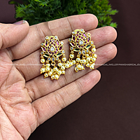 Lotus patterned neckpiece