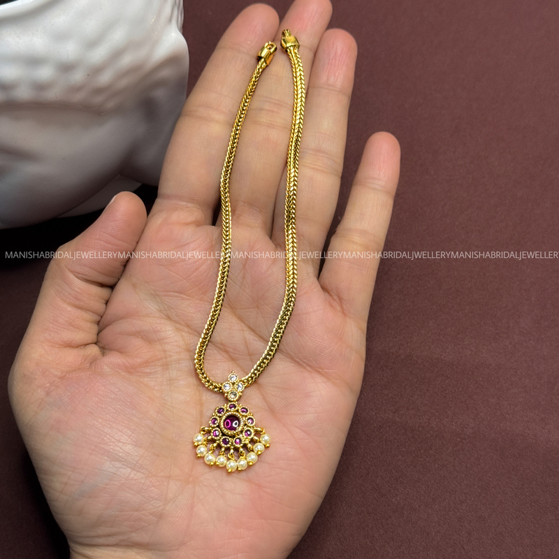 Kemp Attigai neckpiece