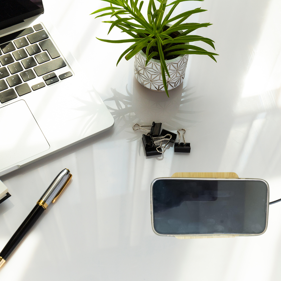 Eco-Friendly Bamboo Wireless Charger – Fast Charging Pad for All Qi-Enabled Devices | Sustainable Wooden Charging Solution