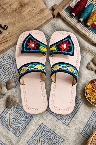 Yatrika Chamba-Rang Viraasat