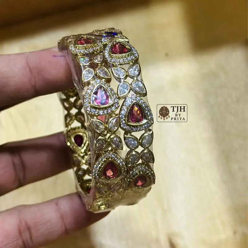 Victorian bangles with premium quality stone Available sizes 2.6&2.8- MB001