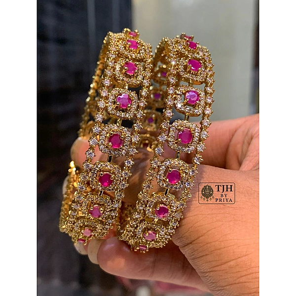 Victorian bangles with premium quality stone Available sizes 2.6&2.8- MB002B