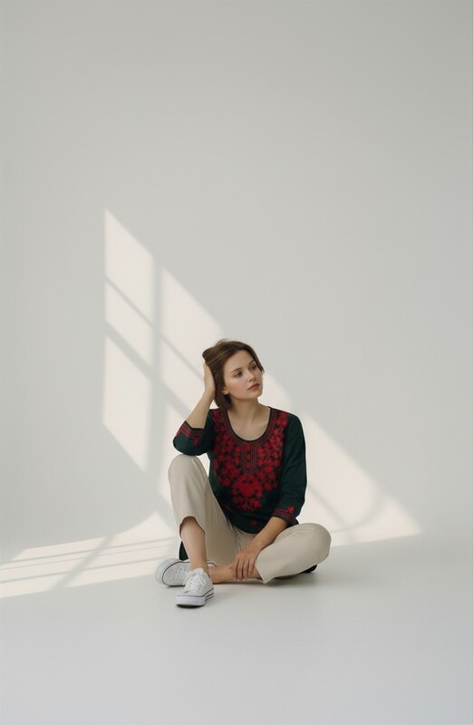 Elegant Embroidered Kurti with Floral Design