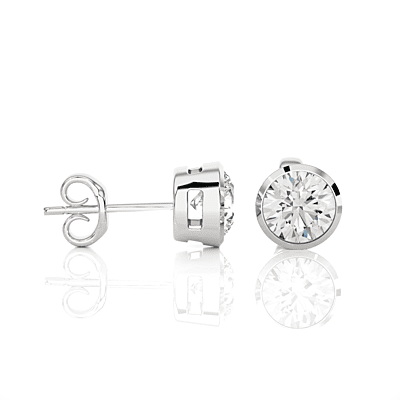 Tara Crown Glow – Halo Diamond Studs