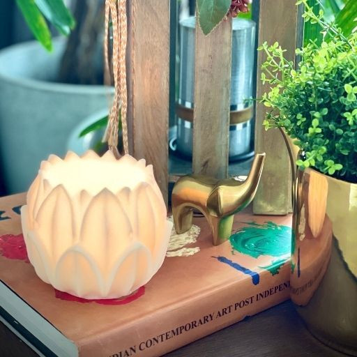 WHITE HURRICANE LOTUS CANDLE