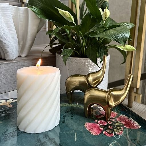 WHITE SPIRAL PILLAR CANDLE