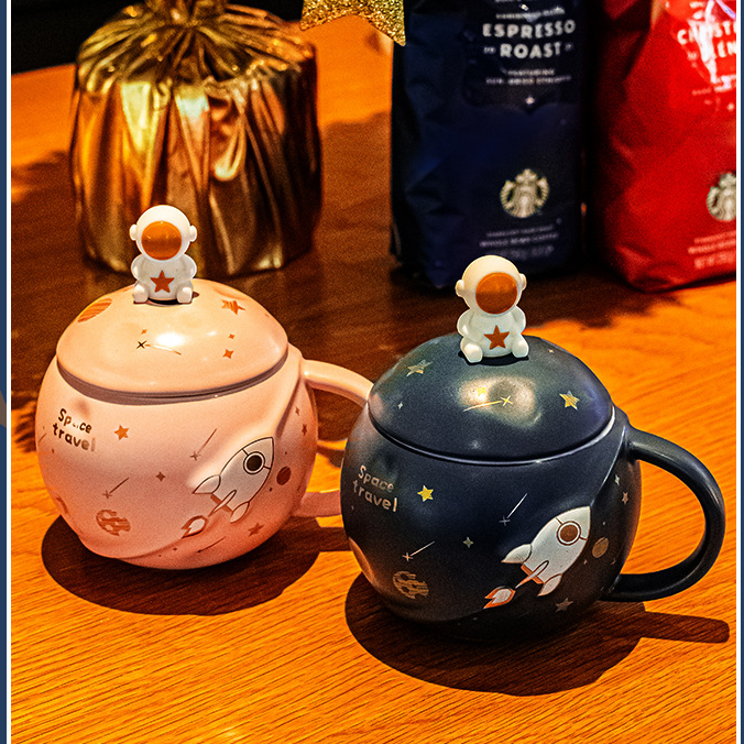 Astronaut Coffee Mug with Lid & Spoon