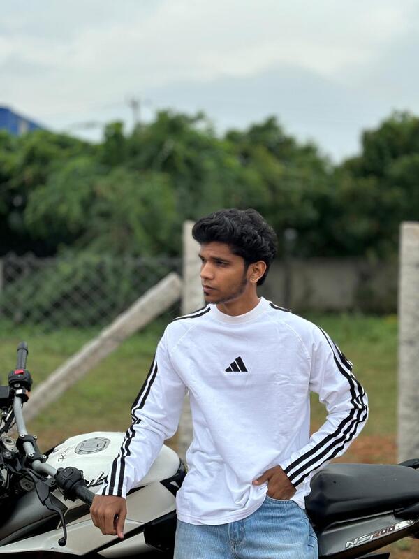 Arctic white crew tee