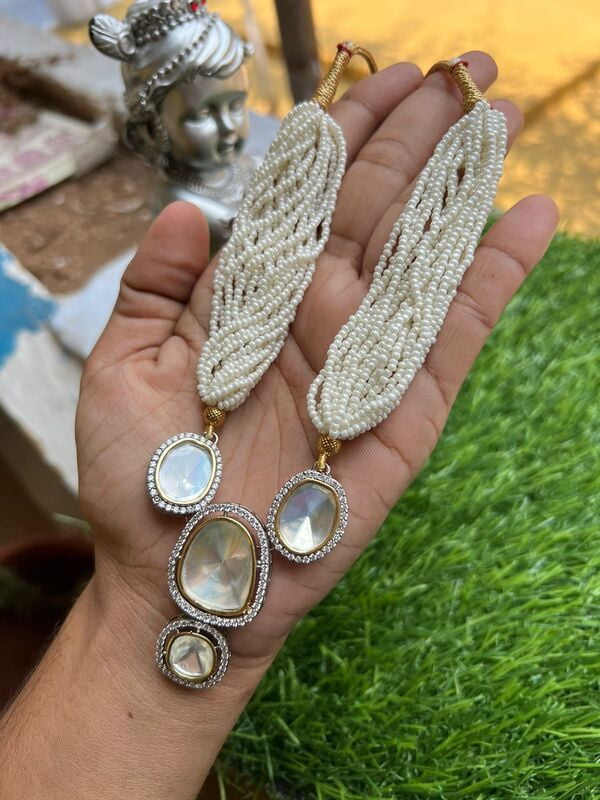 trendy victorian set with white kundhan stone