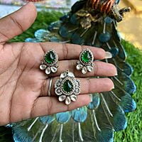 Gorgeous Victorian Pendant & Earing set