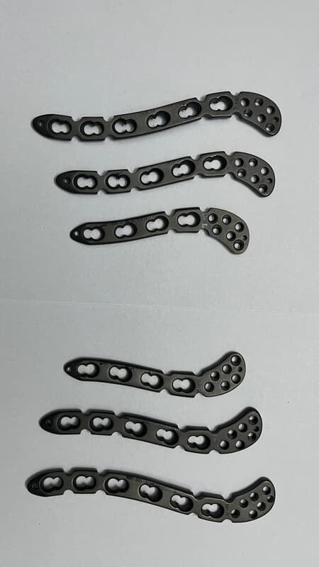 PRIMA TITANIUM LIFT SUPERIOR ANTERIOR CLAVICLE PLATE WITH LATERAL EXTENSION