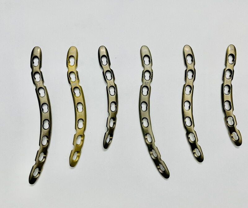 SUPERIOR ANTERIOR CLAVICLE PLATE