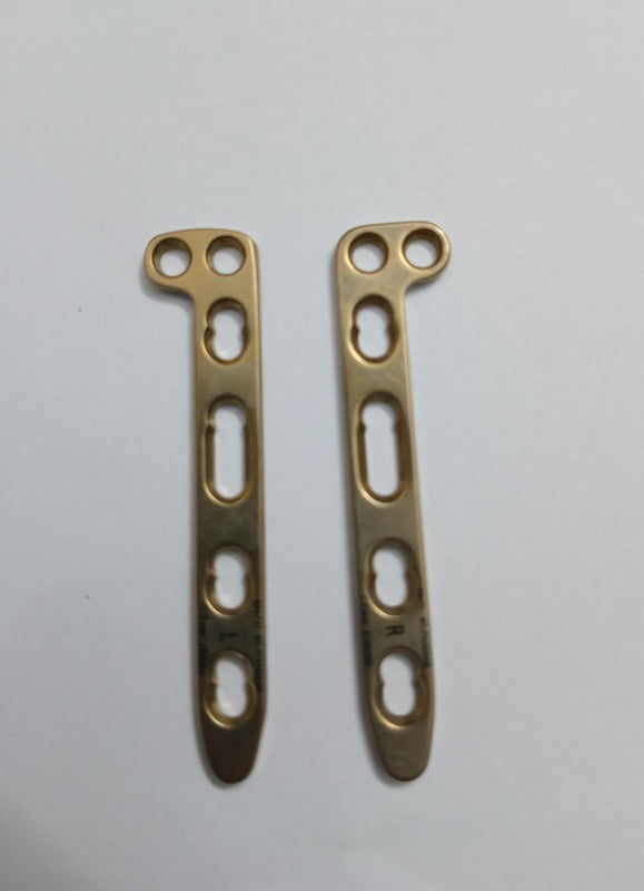 2.4 MM LPS L-DISTAL RADIAL PLATE RIGHT ANGLED