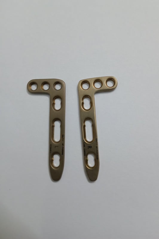 2.4 MM LPS L-DISTAL RADIAL PLATE RIGHT ANGLED