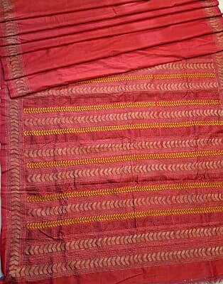 Hand Kntha stitch red rani pink dual tone on pure Mulberry silk Hand Kntha stitch red rani pink dual tone on pure Mulberry silk