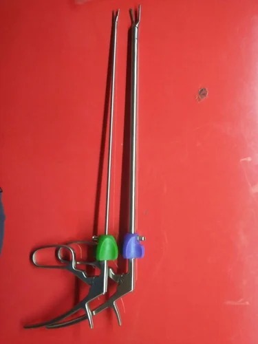 LAPAROSCOPIC APPLICTOR