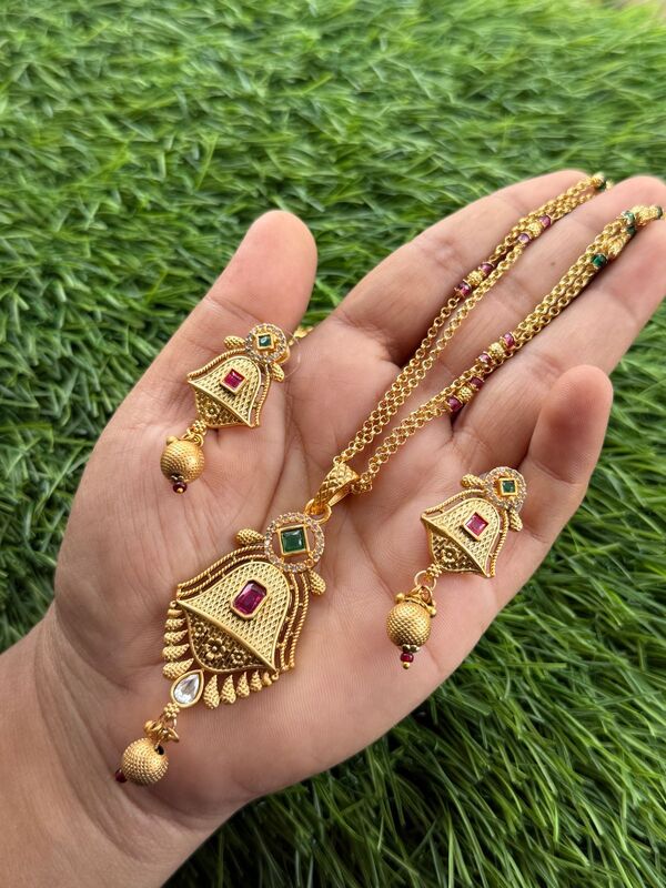 kopuram design pendant set