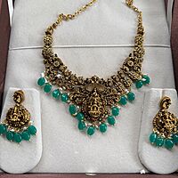 Leaf Design Neckpiece