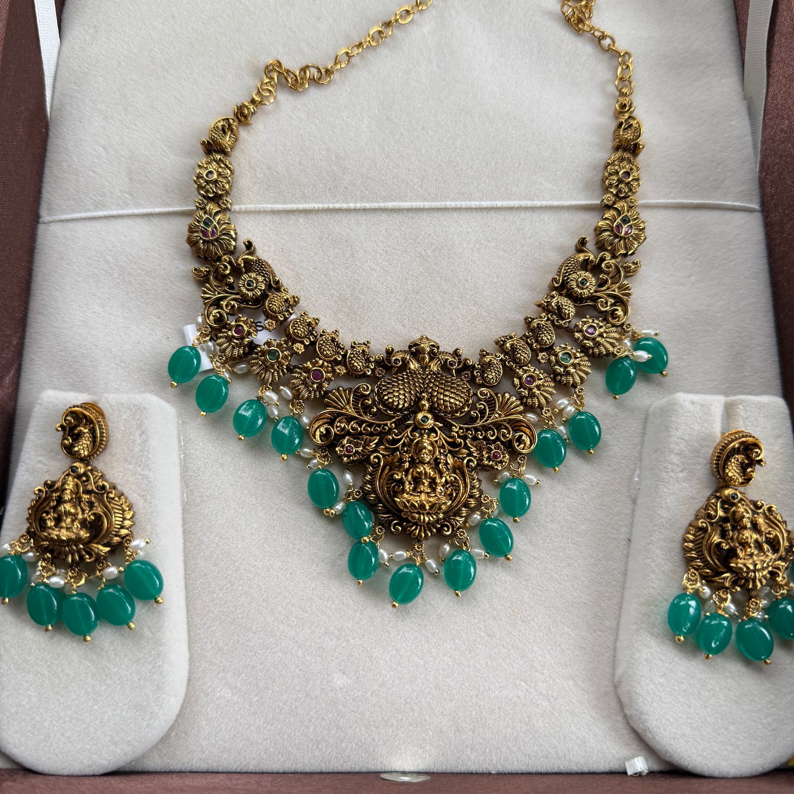 Leaf Design Neckpiece