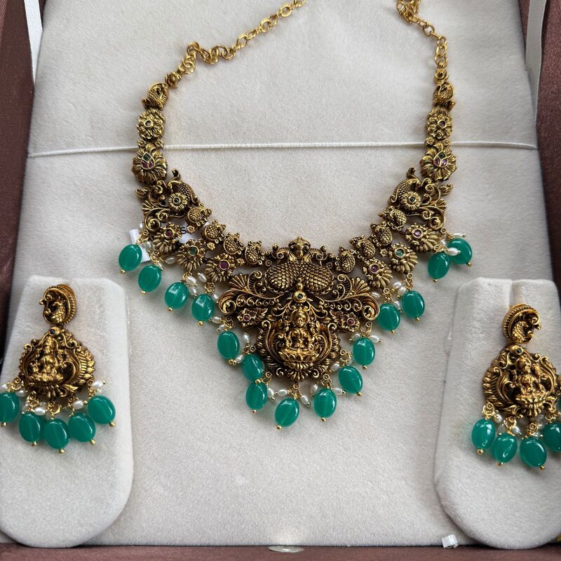 Leaf Design Neckpiece